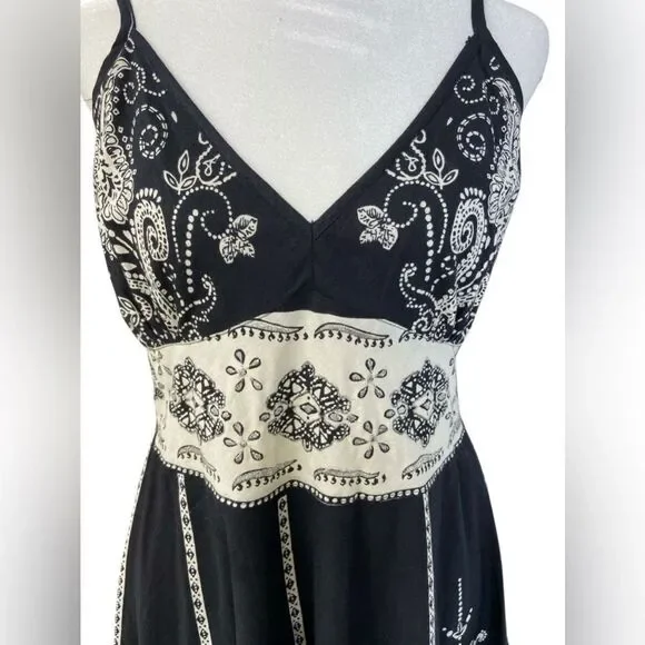 Magic Embroidered Black and White 100% Cotton Dress. Size Large. - Picture 5 of 11